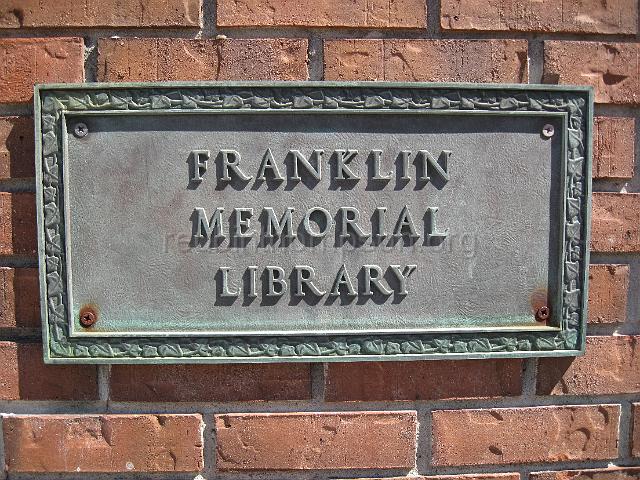 reubinthompson_org_03.jpg - A meeting was held at the Franklin Memorial Library located in Swainsboro, Ga. on Saturday, October 2, 2010 for those cousins attending the Thompson Family Reunion and who were interested in exchanging genealogical information.