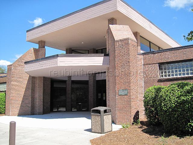 reubinthompson_org_02.jpg - The main entrance of the Franklin Memorial Library located in Swainsboro, Ga.